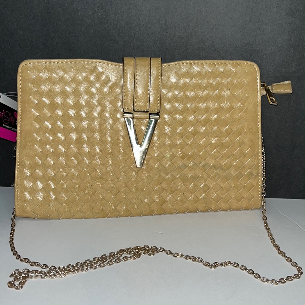 NEW TAN CLUTCH 🩷 - Picture 2 of 5